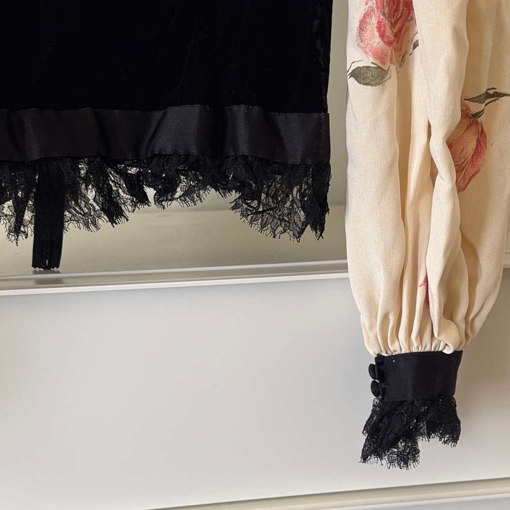 Vintage Bill Blass for Dayton’s Oval Room. Floral Puff Sleeve Black Top - Picture 6 of 11
